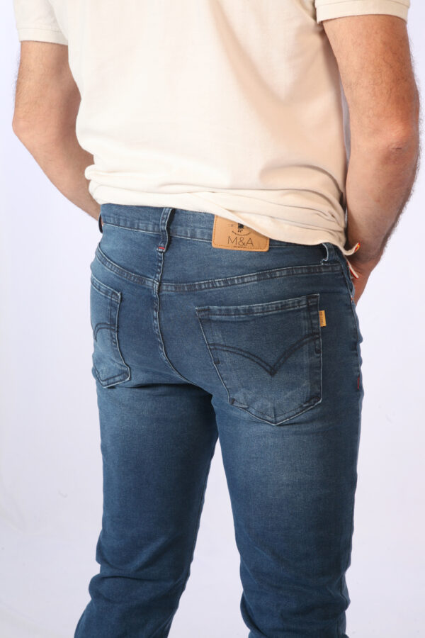 jeans de 5 bolsillos hombre modelo C-1003 trasero