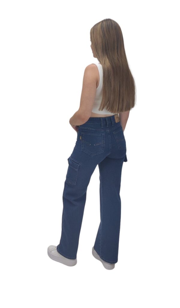 Jeans de mujer con bajo ancho modelo C-2010 lateral.